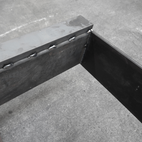 Torsion-resistant machine beds